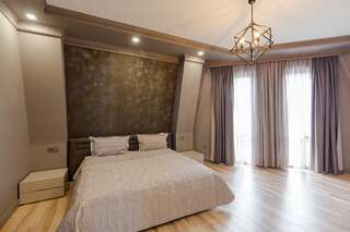 Апарт-отели Odisea Apart Hotel Батуми Апартаменты в пентхаусе-1